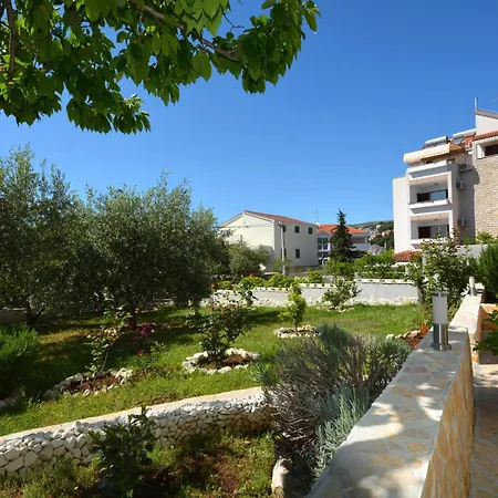 Apartamento With Parking Spaces Okrug Gornji, Ciovo - 23665 *