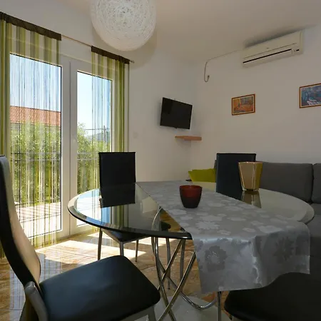 With Parking Spaces Okrug Gornji, Ciovo - 23665 Апартаменти Трогір