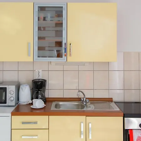 Апартаменти With Parking Spaces Okrug Gornji, Ciovo - 23665 Трогір