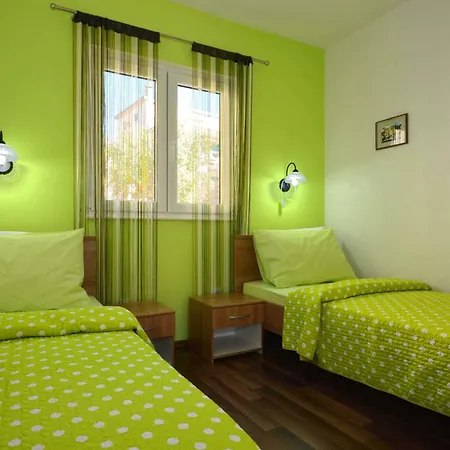 Апартаменти With Parking Spaces Okrug Gornji, Ciovo - 23665 *