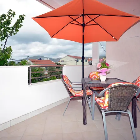 Апартаменти With Parking Spaces Okrug Gornji, Ciovo - 23665 Трогір