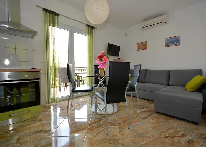 With Parking Spaces Okrug Gornji, Ciovo - 23665 特罗吉尔