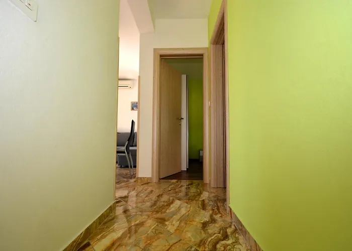 With Parking Spaces Okrug Gornji, Ciovo - 23665 公寓 *