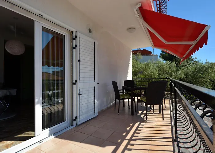 With Parking Spaces Okrug Gornji, Ciovo - 23665 公寓 特罗吉尔