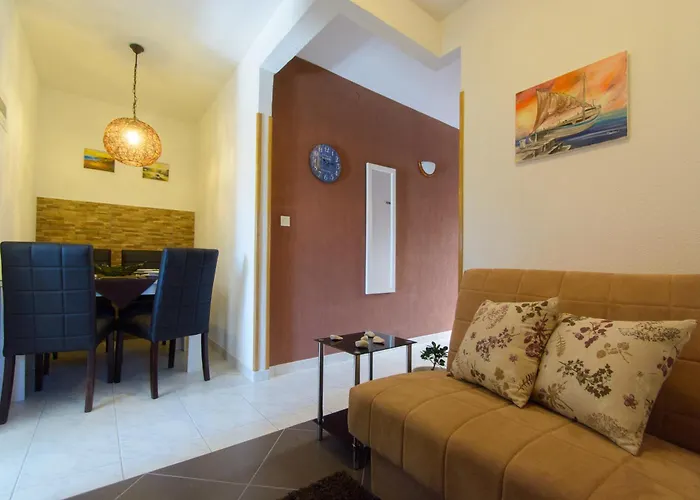With Parking Spaces Okrug Gornji, Ciovo - 23665 公寓 特罗吉尔