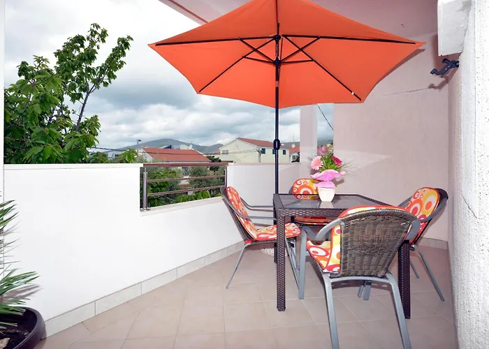 公寓 With Parking Spaces Okrug Gornji, Ciovo - 23665 特罗吉尔