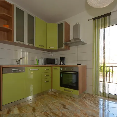 With Parking Spaces Okrug Gornji, Ciovo - 23665 * Traù